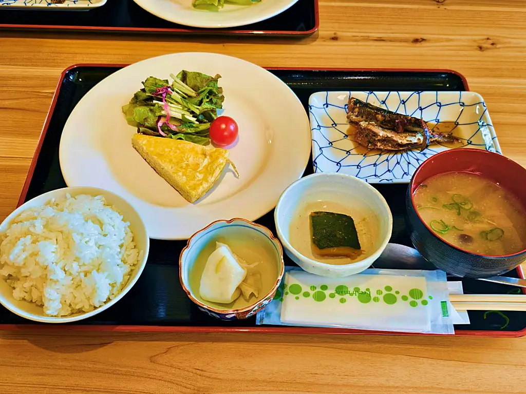 구마모토 숙소 타마키 료칸의 정갈한 일본식 가정식 조식 트레이