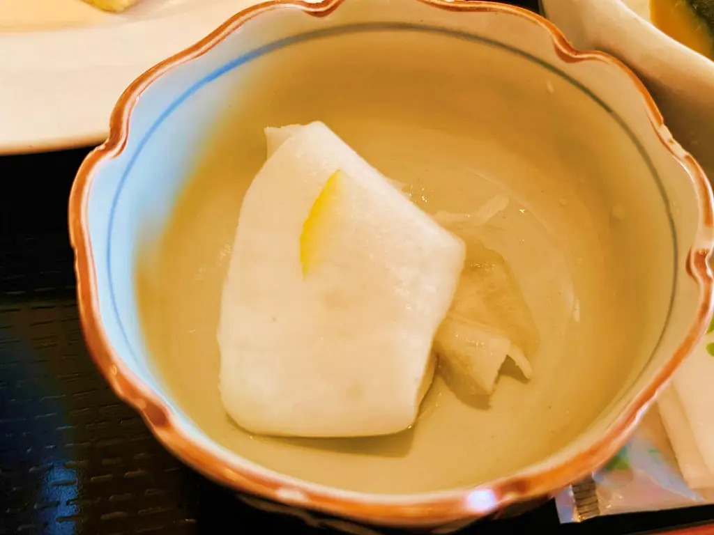 입맛을 돋우는 상큼한 무조림 일본식 장아찌 반찬