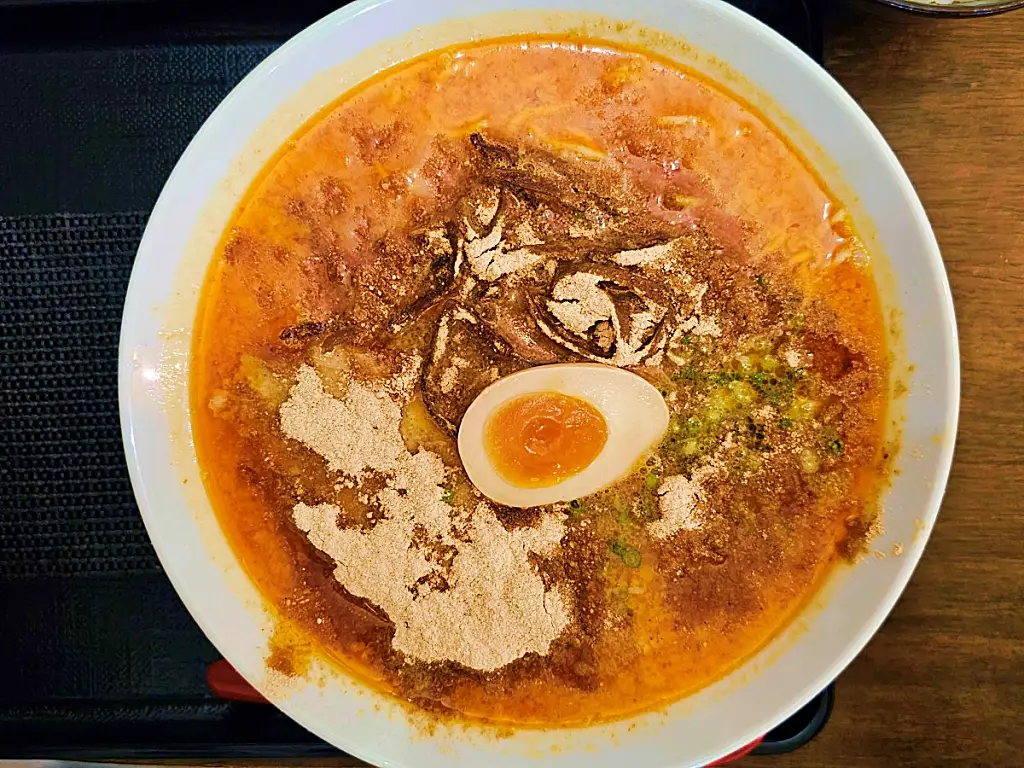 흑마유가 들어간 구마모토 돈코츠 라멘 상세 클로즈업