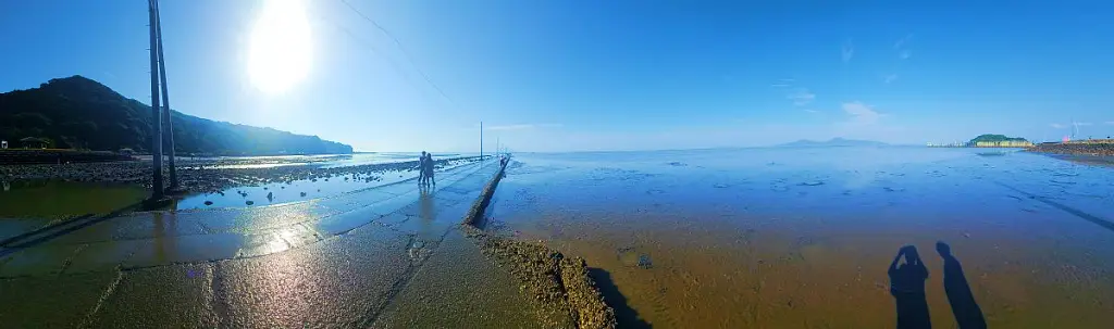 나가베타 해중도로 전신주와 푸른 바다 수평선이 어우러진 파노라마 뷰